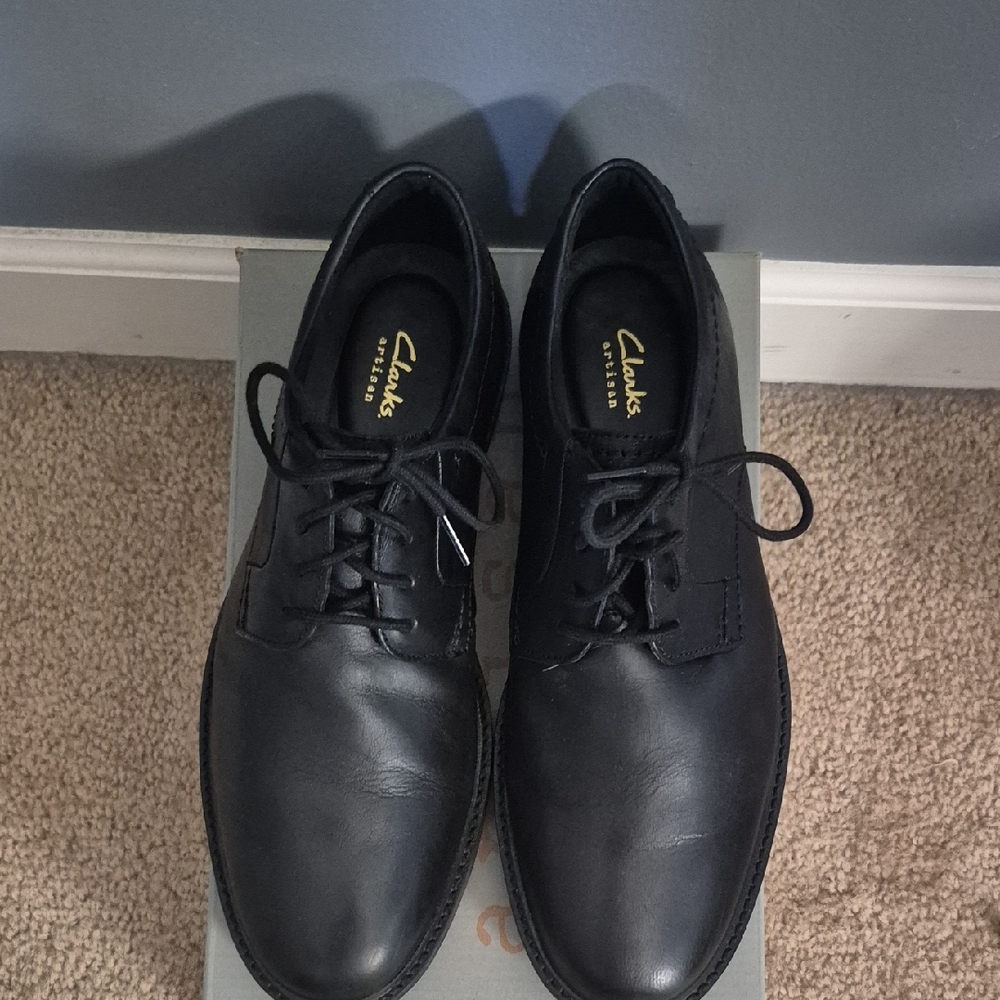 Clarks Artisan Men's Classic Black Oxfords